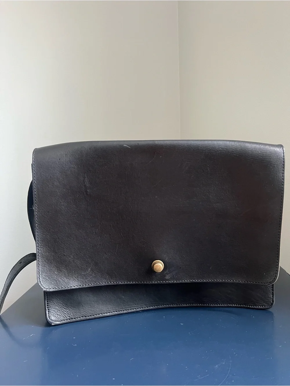 Parker Clay Austin Full-Grain Leather Messenger Bag – Black